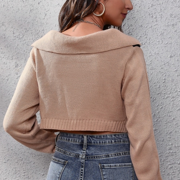 Contemporary Print Cropped Sweater - Picture 7 of 8